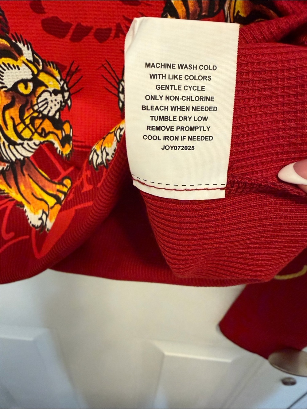 Women’s Ed Hardy Crawling Tiger Thermal Top Long Sleeve Tee - Wine - Size Large - Picture 12 of 12